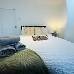 Scotch Terrace - 3 Bedrooms - Sleeps 6 *