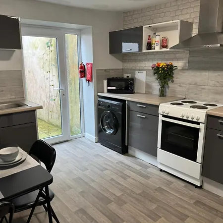 Scotch Terrace - 3 Bed House *